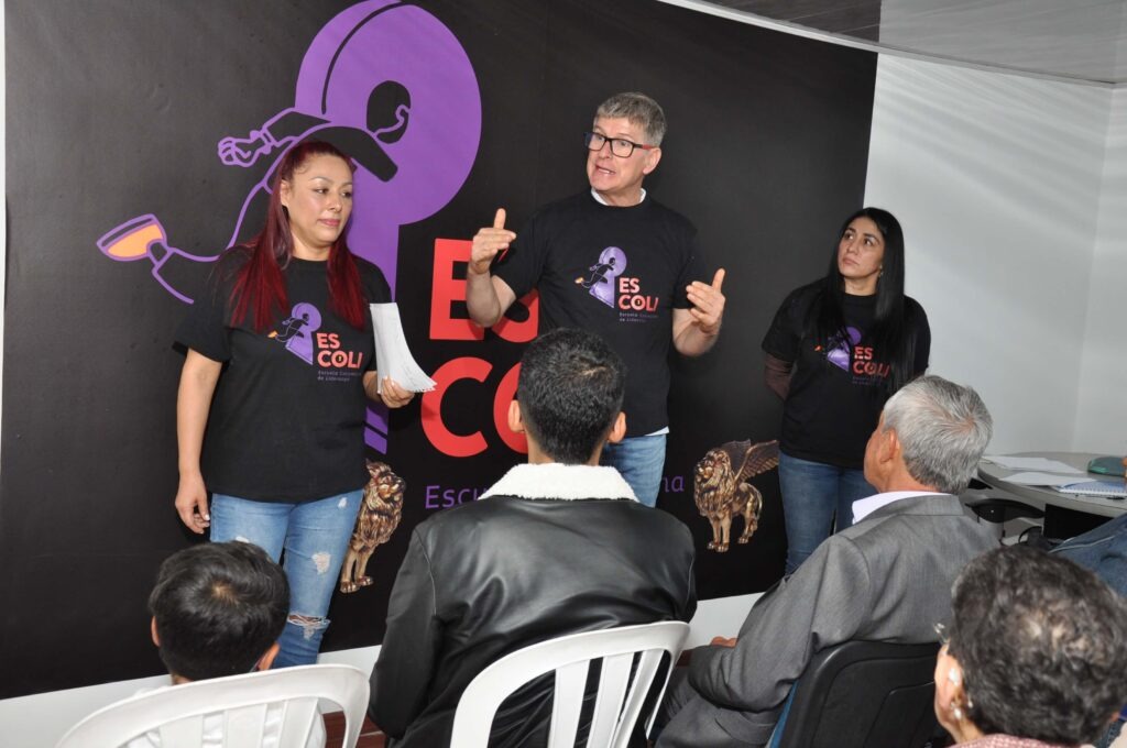 Estudiantes en presentación